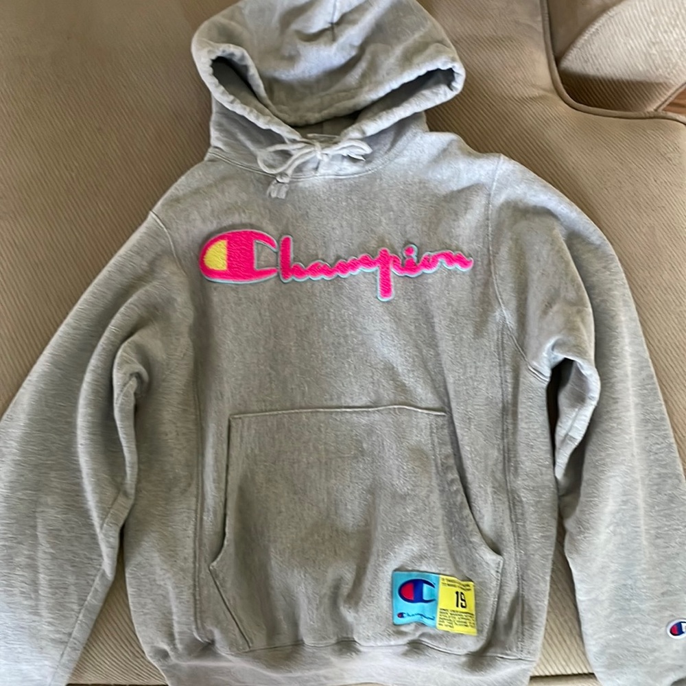 I’m selling a champion hoodie it’s thick and warm and barely used